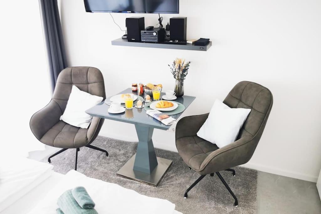 Hh 03 By Rockchair - Superhost Status - Modernes Apartment Mit Sonnigem Balkon & Premium Boxspringbetten In Winterhude - Hamburg Top Geheimtipp Bagian luar foto