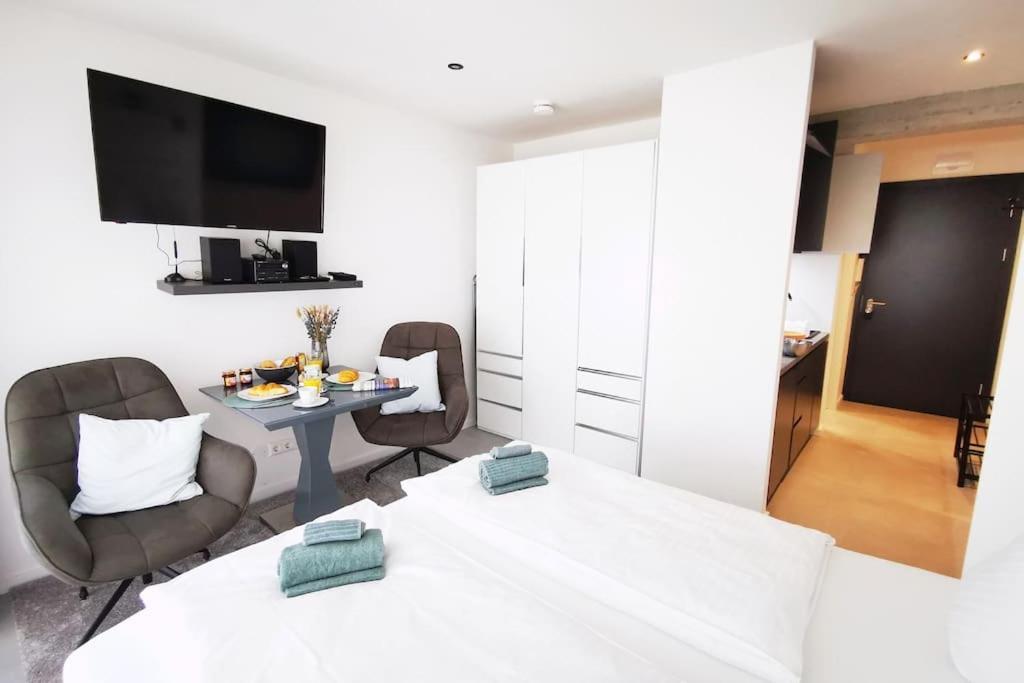 Hh 03 By Rockchair - Superhost Status - Modernes Apartment Mit Sonnigem Balkon & Premium Boxspringbetten In Winterhude - Hamburg Top Geheimtipp Bagian luar foto