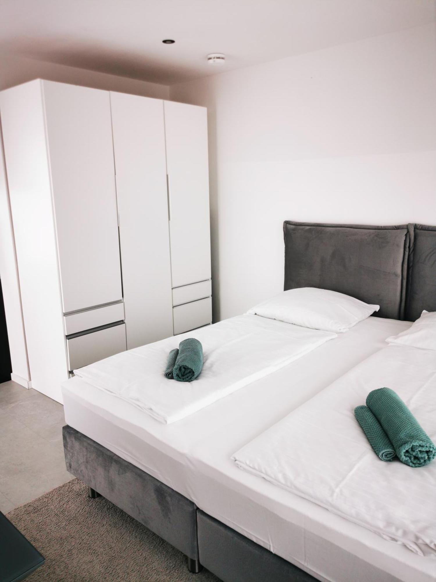 Hh 03 By Rockchair - Superhost Status - Modernes Apartment Mit Sonnigem Balkon & Premium Boxspringbetten In Winterhude - Hamburg Top Geheimtipp Bagian luar foto